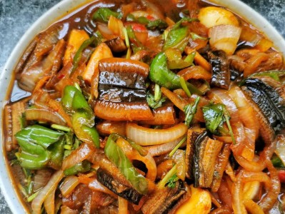 钩盲蛇的饮食习惯（以钩盲蛇为例，探索其吃食周期及特点）