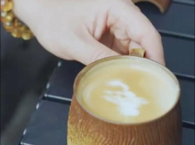 合理的洗澡频率对狗狗健康至关重要（以多久给狗狗去宠物店洗澡才合适？）