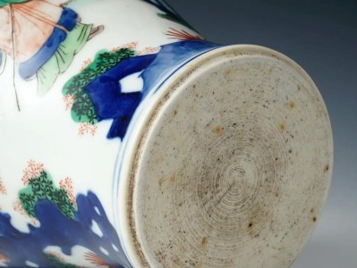 五彩琴尾鱼的饲养方法（打造艳丽水族箱的技巧）